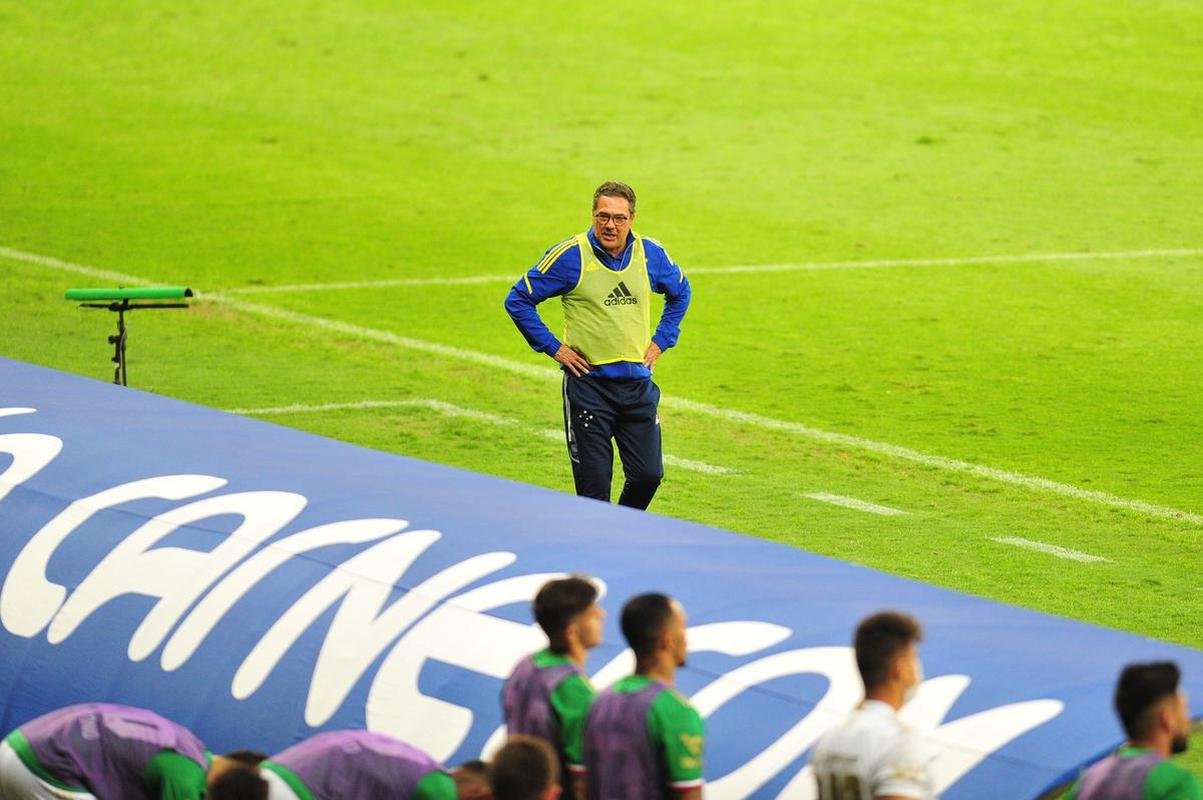 Fotos do jogo entre Cruzeiro e Confiana pela Srie B. Jogo  em Belo Horizonte marcou a volta da torcida cruzeirense ao Mineiro aps meses de ausncia devido  pandemia da COVID-19