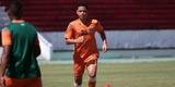 Jogadores do Santa Cruz treinaram no est�dio do Arruda, j� apresentando trabalhos com bola no gramado, sob a supervis�o do t�cnico Itamar Sch�lle. Todos os atletas e os membros da comiss�o t�cnica seguem submetidos �s medidas de afastamento social.