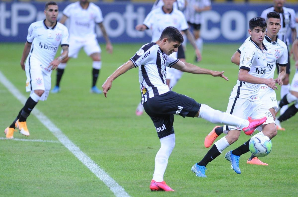 Gol da virada do Atltico, marcado por Nathan: 3 a 2