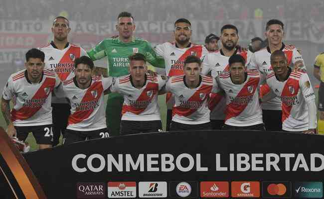 Jogadores do River Plate perfilados para jogo da Copa Libertadores