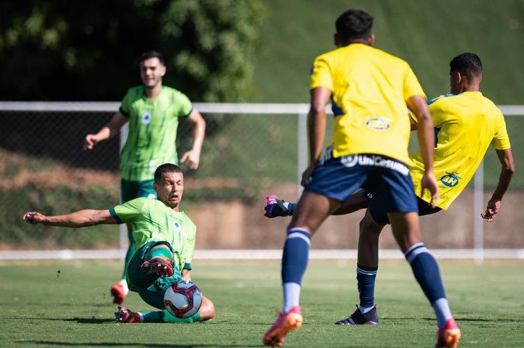 Cruzeiro empatou por 1 a 1 com o Boavista-RJ em jogo-treino realizado neste sbado (22/5), na Toca da Raposa II. Rafael Sobis marcou o gol celeste, enquanto Douglas Pedroso fez para a equipe do Rio de Janeiro.