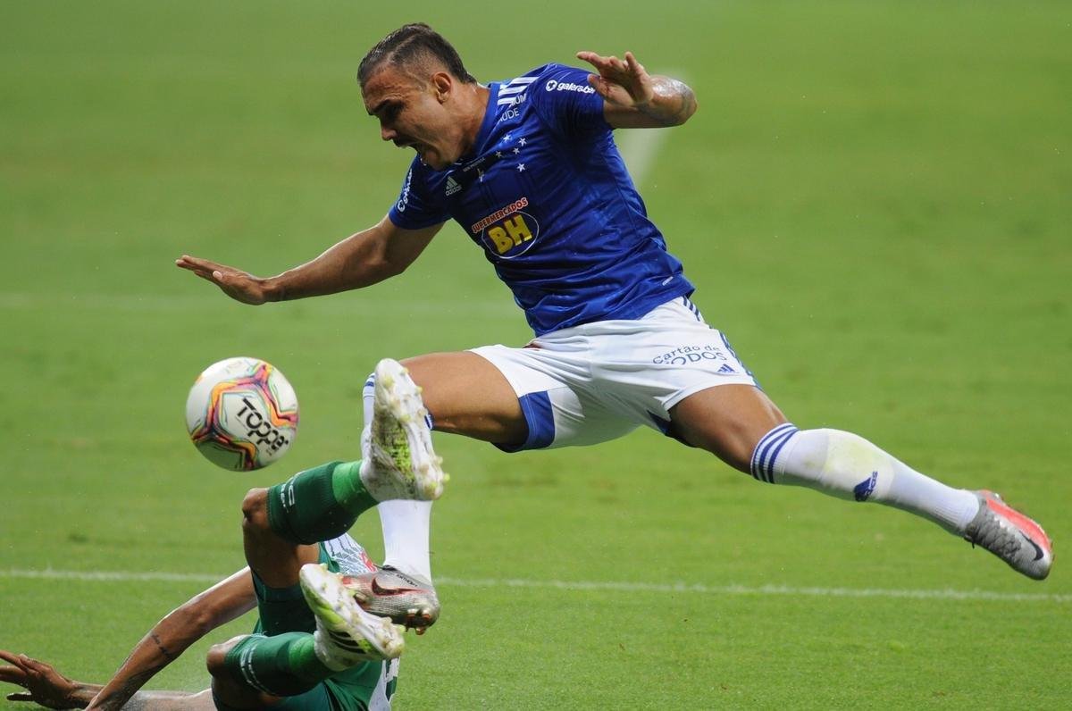 Fotos do duelo entre Cruzeiro e Guarani, no Mineiro, em Belo Horizonte, vlido pela 21 rodada da Srie B do Campeonato Brasileiro