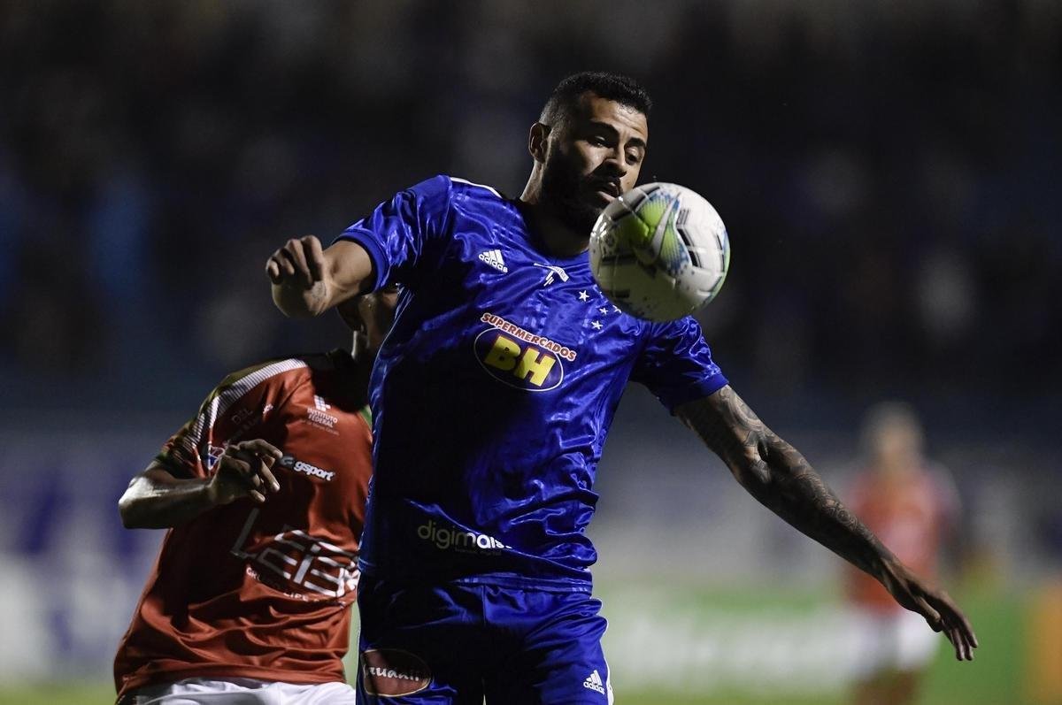Depois de empatar por 1 a 1 com o Boa, em jogo nico da segunda fase da Copa do Brasil, o Cruzeiro venceu nos pnaltis por 5 a 4 e avanou na competio. Partida foi realizada no Estdio Melo, em Varginha, na Regio Sul de Minas.