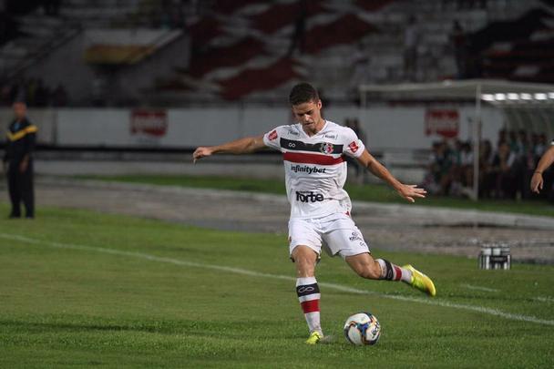 Santa Cruz e Botafogo-PB se enfrentaram pela 12ª rodada da Série C do Campeonato Brasileiro para se manterem na briga pelo G4