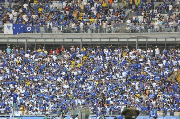 Torcida comparece em excelente nmero e acompanha vitria do Cruzeiro no Mineiro