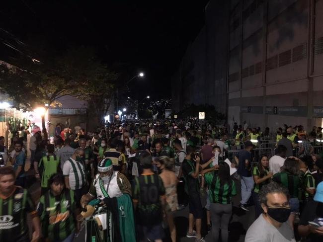 Chegada da torcida do Amrica ao Independncia para o jogo contra o Barcelona de Guayaquil pela terceira fase da Copa Libertadores de 2022