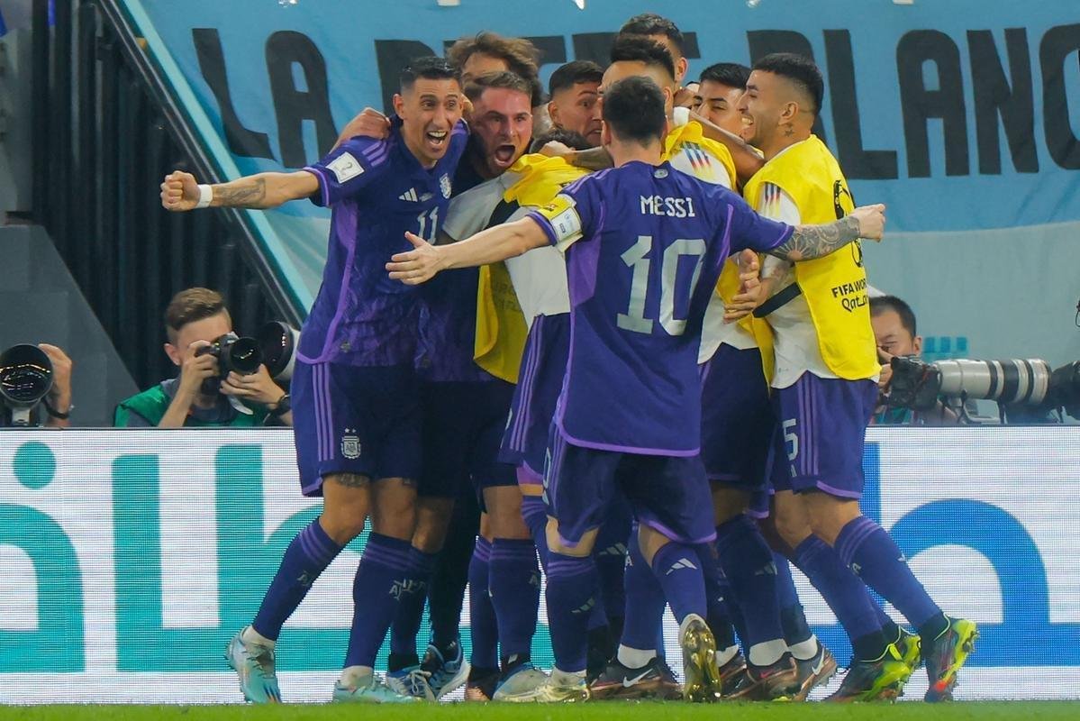 Alexis Mac Allister marcou o primeiro gol da Argentina sobre a Polnia no Estdio 974, em duelo pelo Grupo C da Copa do Mundo