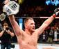 Miocic sobrevive a knockdown, vence Overeem e mantm cinturo do UFC para festa dos fs