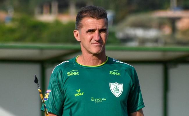Técnico Vagner Mancini definiu a escalação do América para enfrentar o Fortaleza