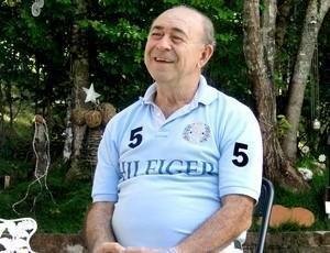 O ex-volante Ilton Chaves teve passagens por Cruzeiro, Atltico e Amrica. Ele conseguiu a proeza de ser reconhecido pelas trs torcidas. Hoje, ele mora em Belo Horizonte e vive da aposentadoria como fiscal do estado. 