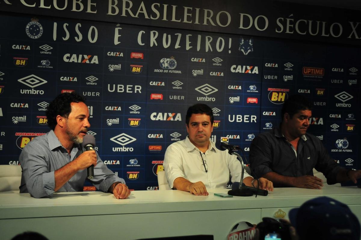 Vice-presidente executivo Marco Antnio Lage, vice de futebol Itair Machado e diretor de comunicao Srgio Nonato