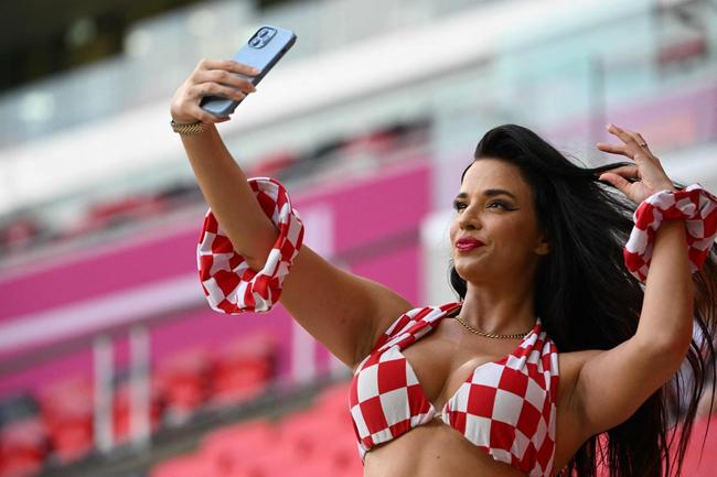 Croatas e belgas na partida pelo Grupo F da Copa do Mundo, no Estádio  Ahmad Bin Ali, em Al Rayyan