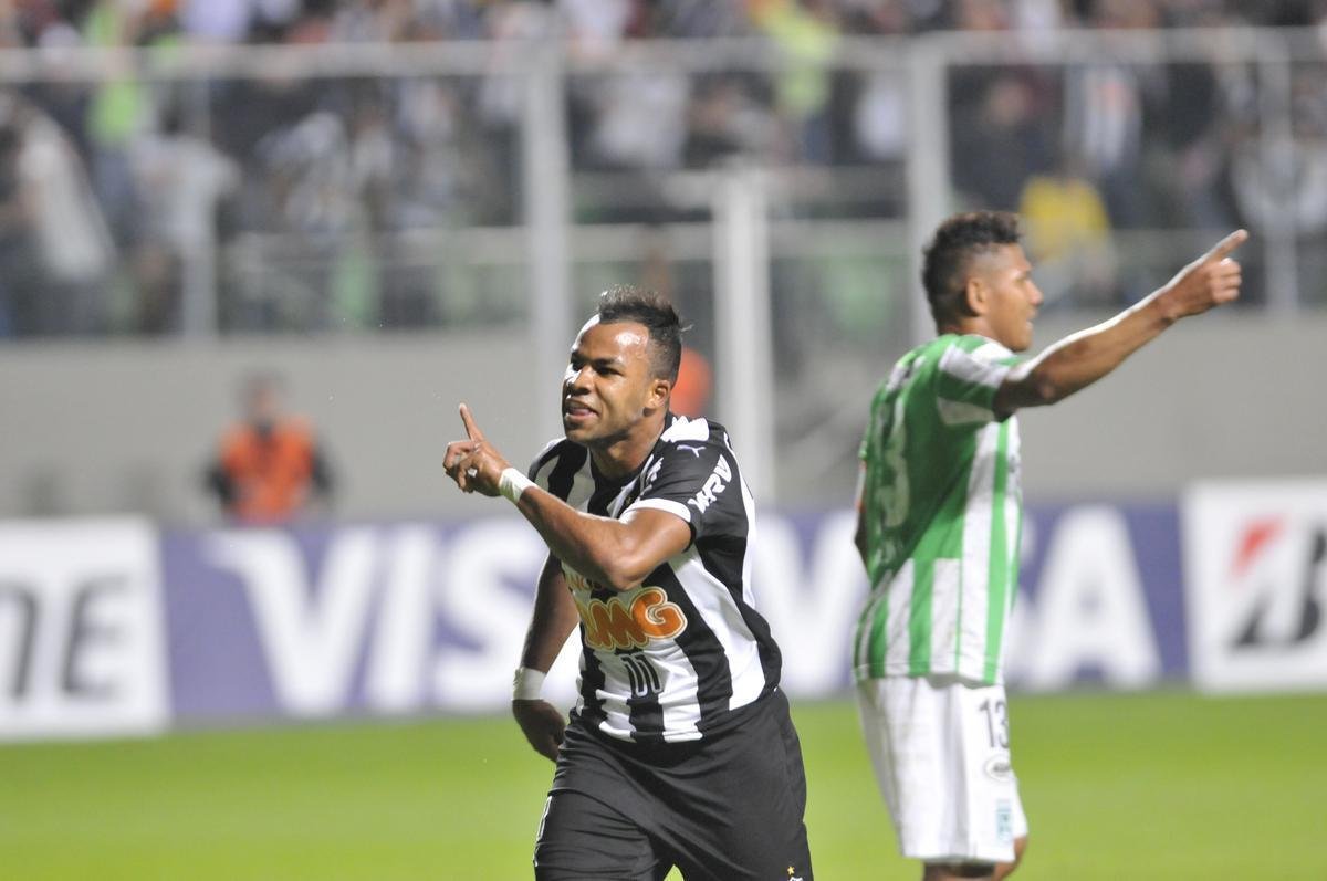 45 - Fernandinho - 2013/2014 - 47 jogos / 9 gols - 0,191 por jogo