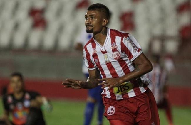 O atacante Kieza marcou 8 gols em 26 jogos pelo N�utico, que terminou a S�rie B em 16�, com 44 pontos.
