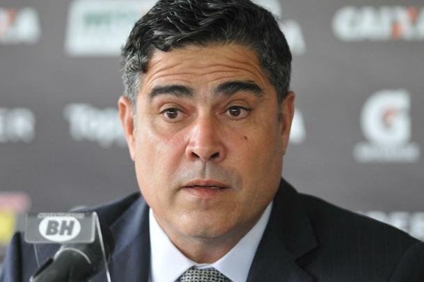Atltico voltou ao trabalho nesta quinta-feira e apresentou Ricardo Oliveira; alm do atacante, presidente Sergio Sette Cmara e diretor de futebol Alexandre Gallo falaram com os jornalistas