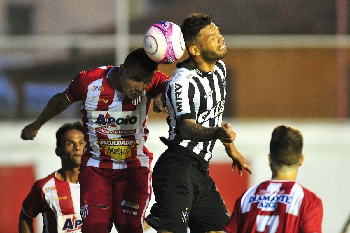 Villa Nova e Atltico se enfrentaram nesta quinta-feira