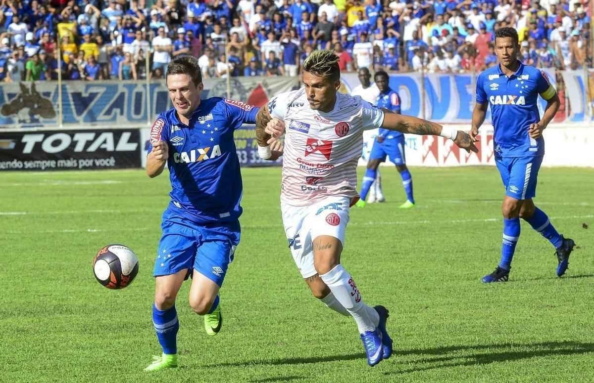 Fotos da vitria do Cruzeiro sobre o Amrica, em Tefilo Otoni, pelo Campeonato Mineiro