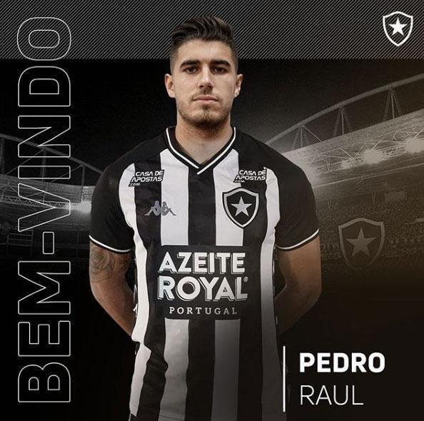 O Botafogo anunciou a contratao do atacante Pedro Raul, que estava no Atltico-GO