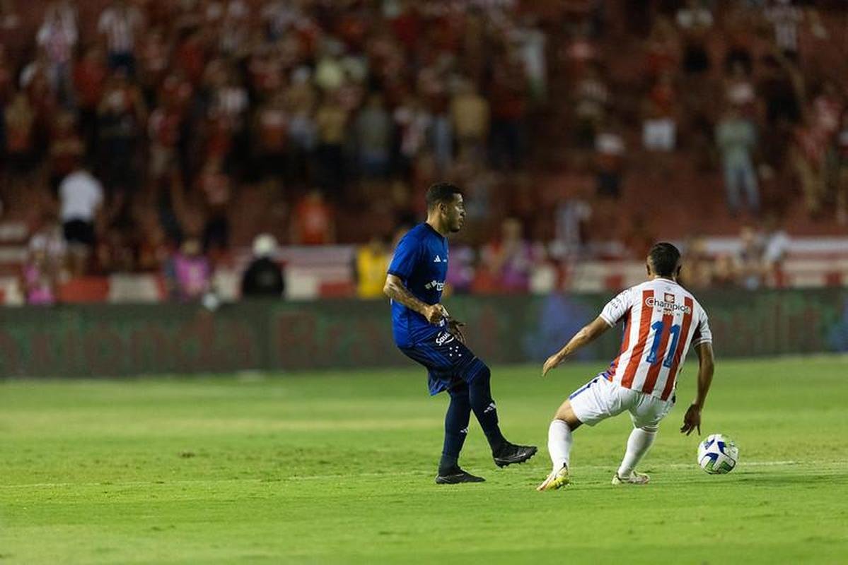 Nutico e Cruzeiro se enfrentaram nesta quinta-feira (13/4), no estdio dos Aflitos, no Recife, pelo jogo de ida da terceira fase da Copa do Brasil