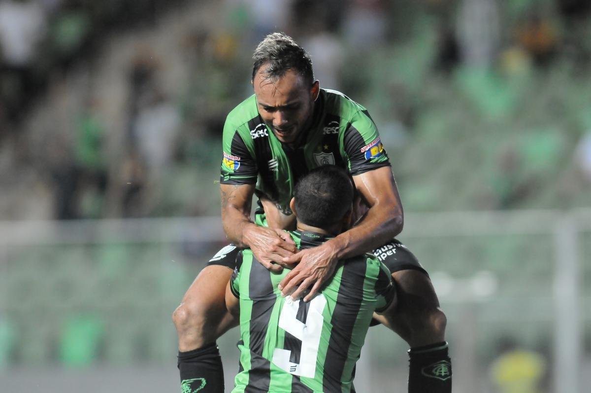 Com gols de Felipe Augusto e Al, Amrica venceu Coimbra por 2 a 0, nesta segunda-feira, no Independncia, pela sexta rodada do Campeonato Mineiro