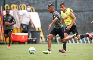 Imagens do primeiro treino de Eduardo Vargas pelo Atltico