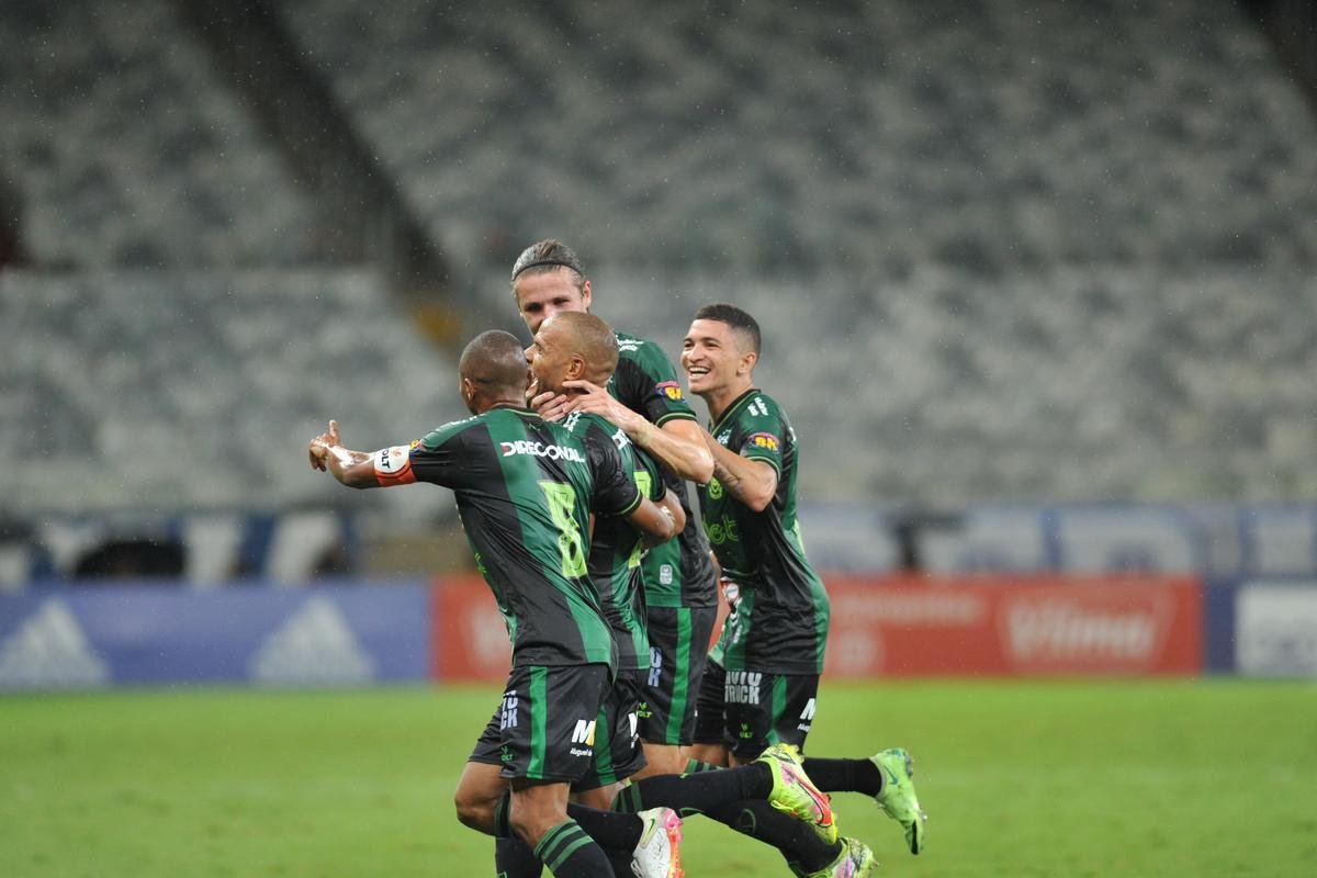 Fotos do cl�ssico entre Cruzeiro e Am�rica, no Mineir�o, em BH, pela 3� rodada do Campeonato Mineiro