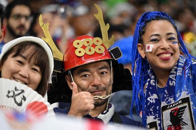 Torcida coloriu o Estdio Al Janoub, no Catar, para acompanhar a partida entre Japo e Crocia, pelas oitavas de final