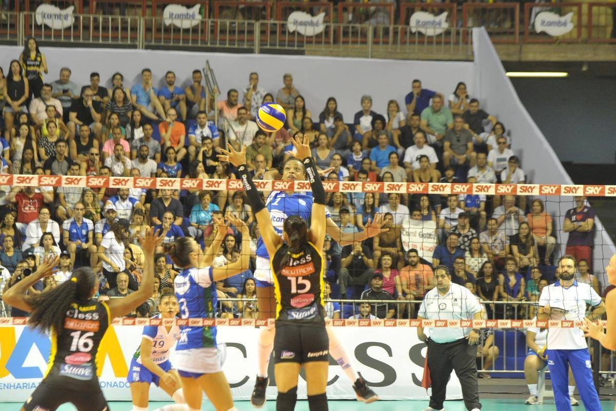 Minas x Praia: veja fotos da primeira partida da final