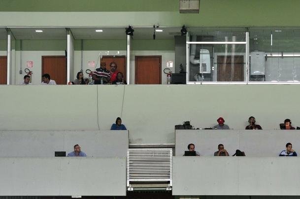 Rdio Inconfidncia inova e lana jornalista Isabelly Morais, de 20 anos, como narradora esportiva. Nesta tera, ele estreou transmitindo a partida entre Amrica e ABC-RN, no Independncia, pela Srie B do Brasileiro.