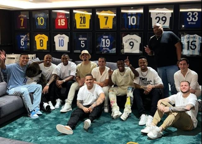 Jogadores do Real Madrid, os brasileiros �der Milit�o e Vinicius Junior passaram o r�veillon juntos