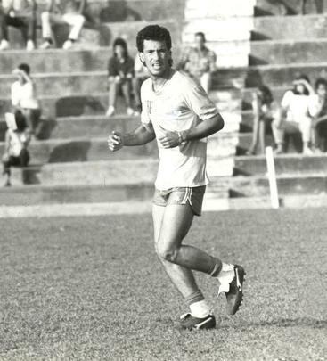 Copa do Mundo de 1982 (Espanha) - No Mundial da Espanha, Careca sofreu uma lesão muscular na coxa esquerda durante treino em Sevilha, a quatro dias da estreia. Telê Santana convocou Roberto Dinamite.