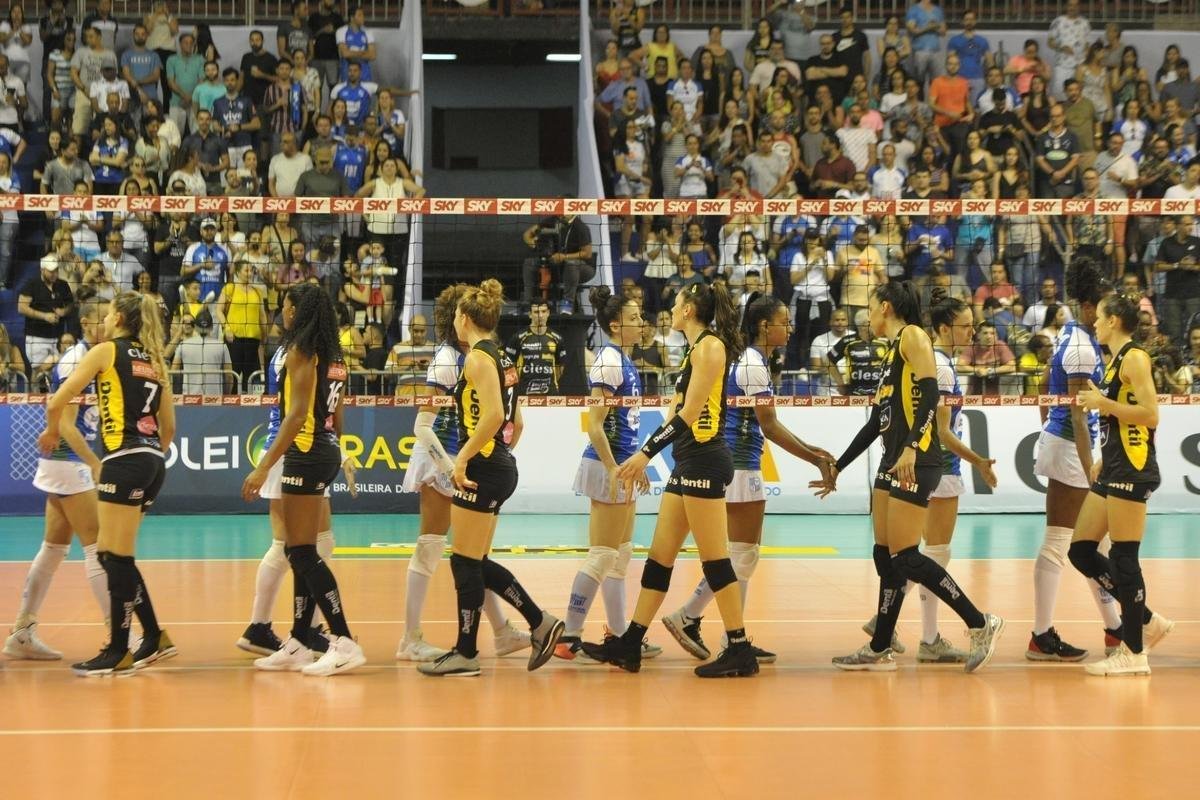 Minas x Praia: veja fotos da primeira partida da final