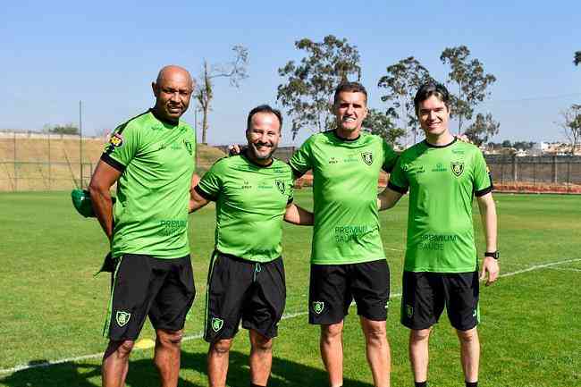 Anderson Batatais, Leonardo Cupertino, Vagner Mancini e Diogo Giacomini, membros da comisso tcnica do Amrica