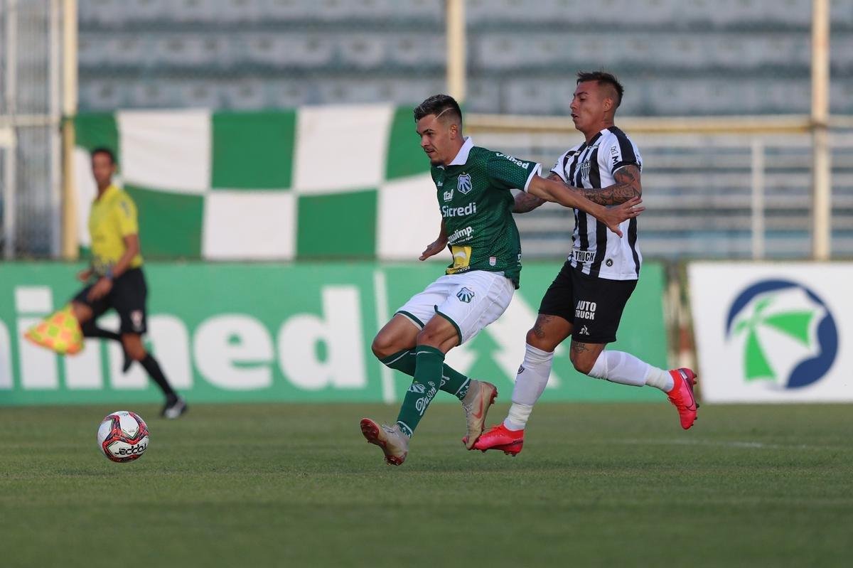 Em Poos de Caldas, Atltico  derrotado pela Caldense, de virada, por 2 a 1, pela sexta rodada do Campeonato Mineiro 