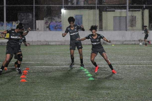 Reportagem acompanhou rotina de treinos do time feminino do Atltico
