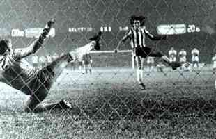 1977 - Na final do Brasileiro, So Paulo levou a melhor na disputa de pnaltis