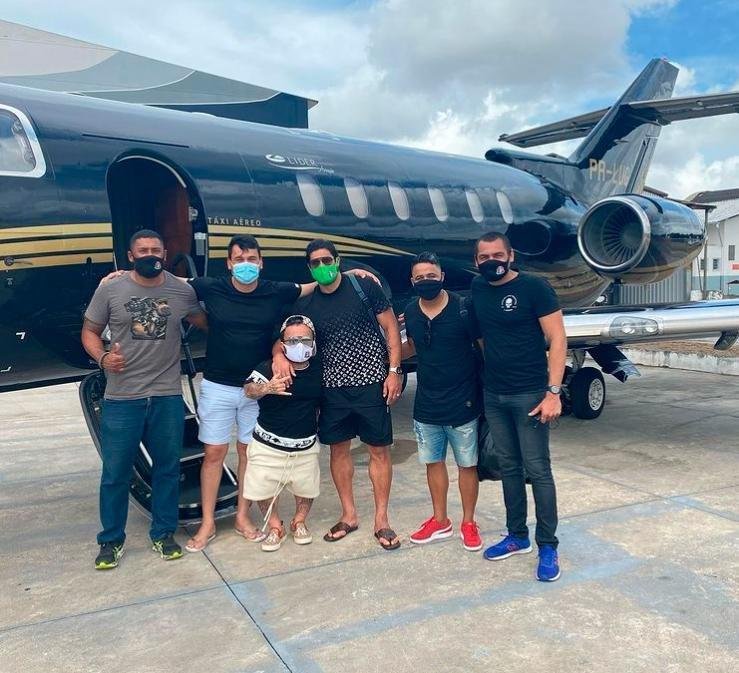 Fotos do Hawker 800XP, modelo de jato do atacante Hulk, do Atltico