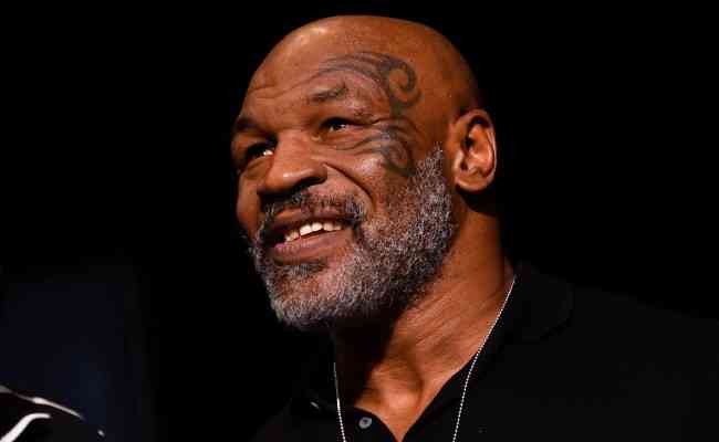Mike Tyson  acusado por uma mulher de estupr-la em uma limusine no incio dos anos 1990 perto de Nova York