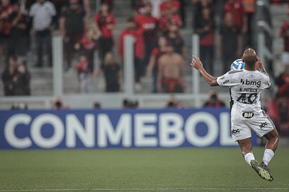O Atltico visitou, na noite desta tera-feira (18/4), o Athletico-PR na Arena da Baixada, em Curitiba. A partida foi vlida pela 2 rodada do Grupo G da Copa Libertadores de 2023.
