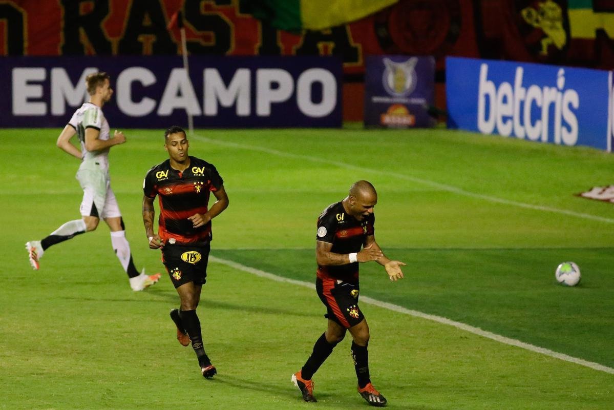 Na estreia do Brasileirão, o Sport bateu o Ceará por 3 a 2, com gols de Elton (2x) e Jonatan Gomez.