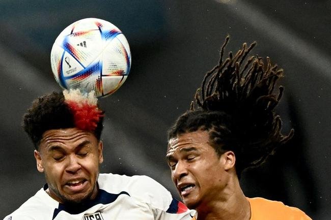 Lances do jogo entre Holanda e Estados Unidos pelas oitavas de final da Copa do Mundo.