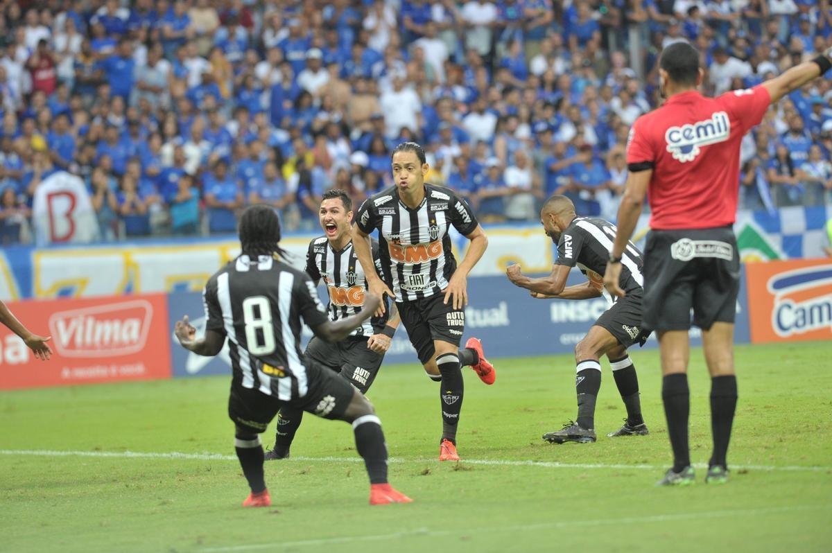 Ricardo Oliveira marcou o gol de empate do Atltico aos 9 minutos do segundo tempo