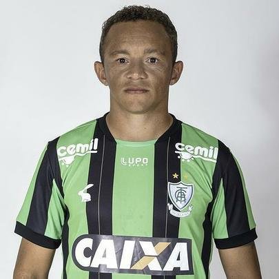 Carlinhos (lateral-esquerdo) - contrato at o fim de 2018