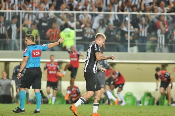 Galo virou no segundo tempo com gols de Rger Guedes e Luan. 
