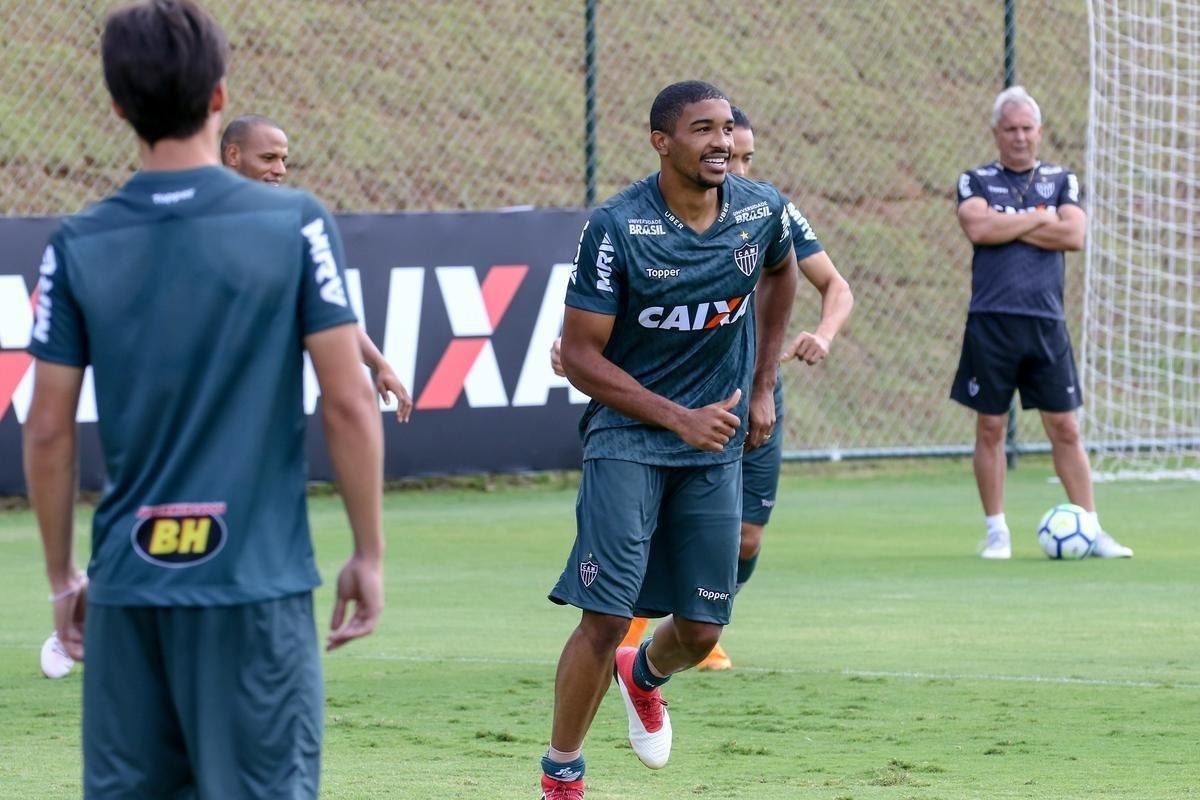 Jogadores e comisso tcnica do Atltico utilizaram novo uniforme pela primeira vez