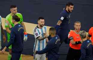 Entrada de Argentina e Frana no campo do Estdio Icnico de Lusail para a final da Copa do Mundo foi um espetculo  parte. Veja fotos do show de fogos, de luzes e da execuo dos hinos nacionais dos dois pases