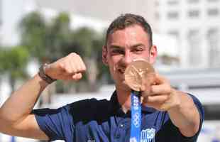 Bronze em Tquio, nadador Fernando Scheffer se reapresenta ao Minas; veja fotos