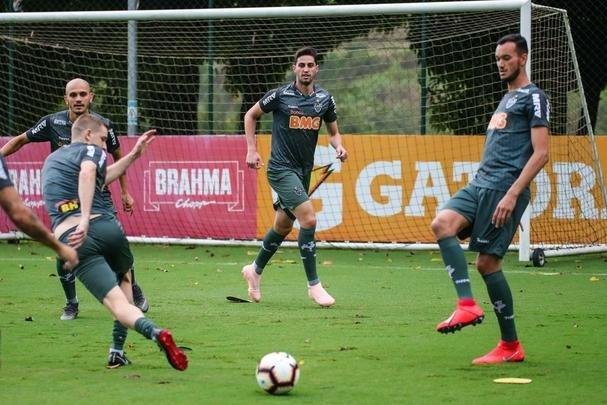 Jogadores do Atltico treinaram nesta tera-feira, vspera do jogo com o Defensor