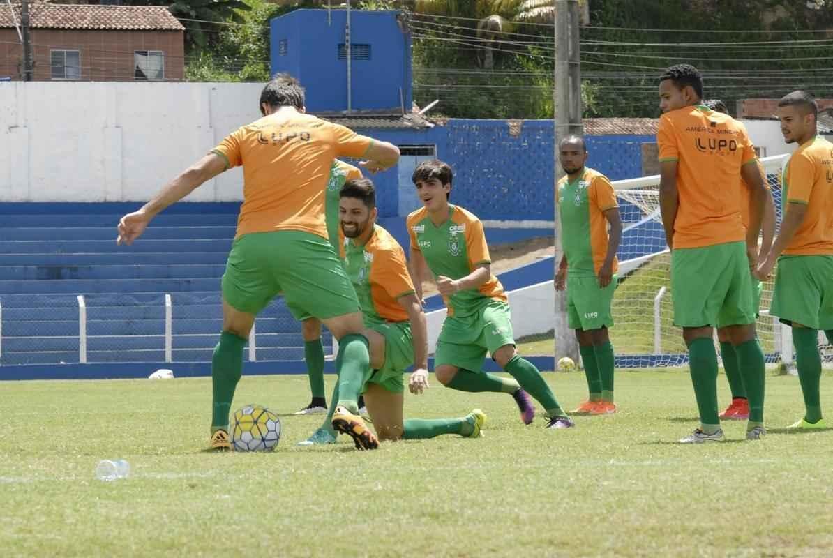Amrica treina em Macei, no campo do CSA, para enfrentar o Murici-AL, pela Copa do Brasil
