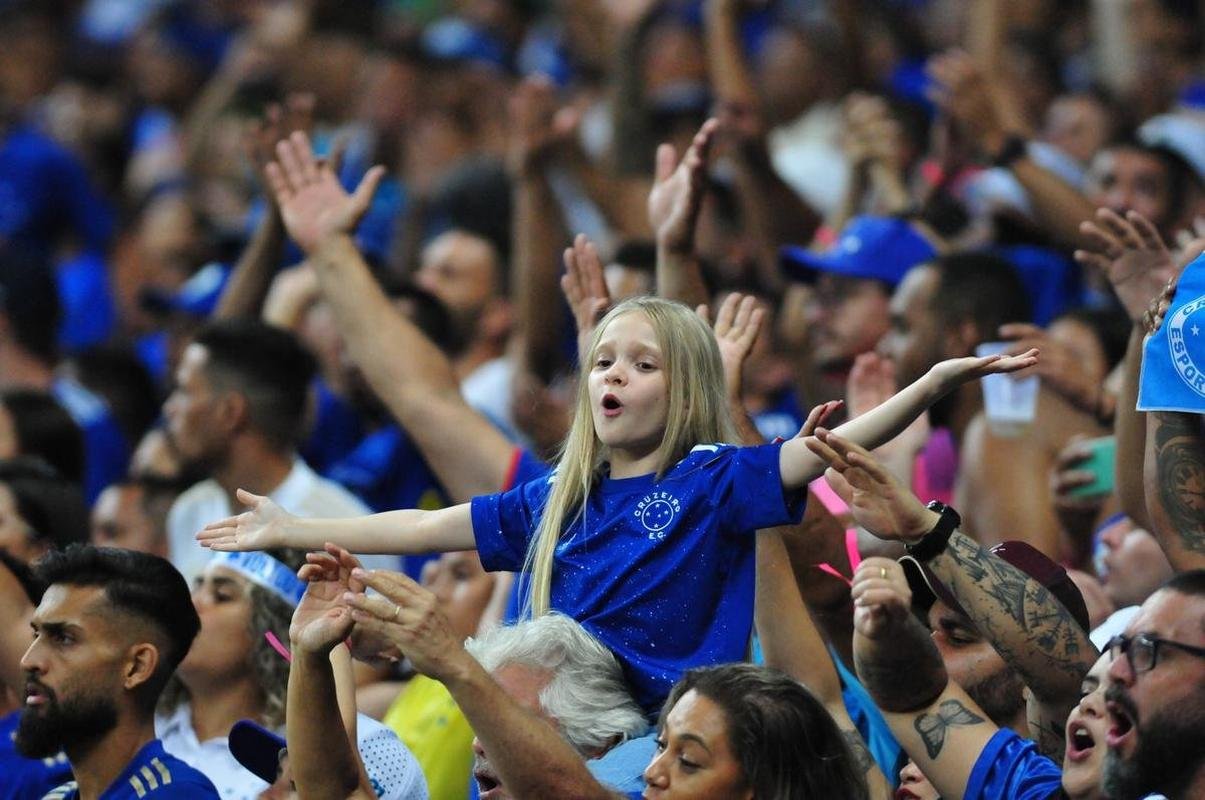 Fotos da torcida do Cruzeiro no Mineiro na partida contra o Ituano pela Serie B. Foi o primeiro encontro dos cruzeirenses com o time aps a confirmao do ttulo nacional